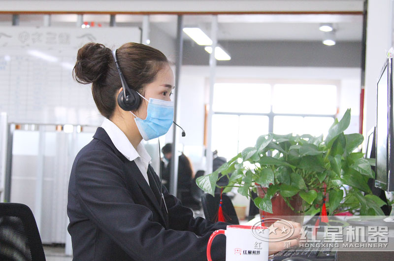 24小時客服全身心工作，用專注點(diǎn)亮了責(zé)任